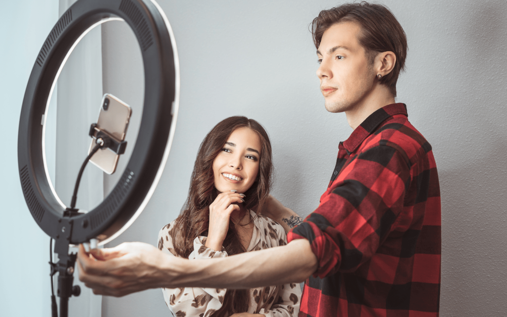 Ring light e smartphone regolazione luce e distanza