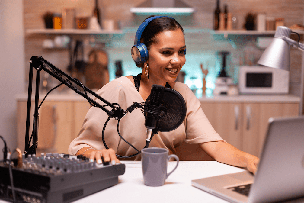 microfono usb - Donna al microfono